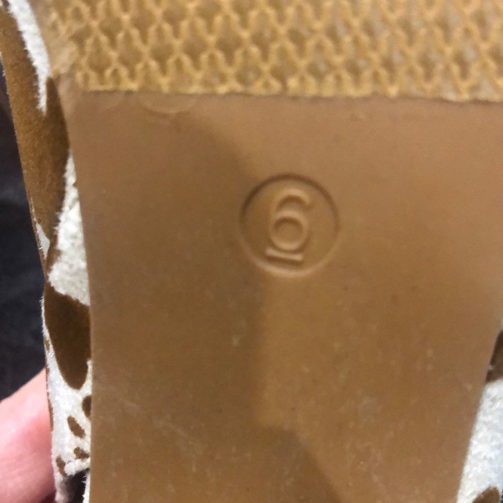 Pierre Dumas Brown and White Patterned Mules. Excellent condition. Size 6. - Picture 9 of 9